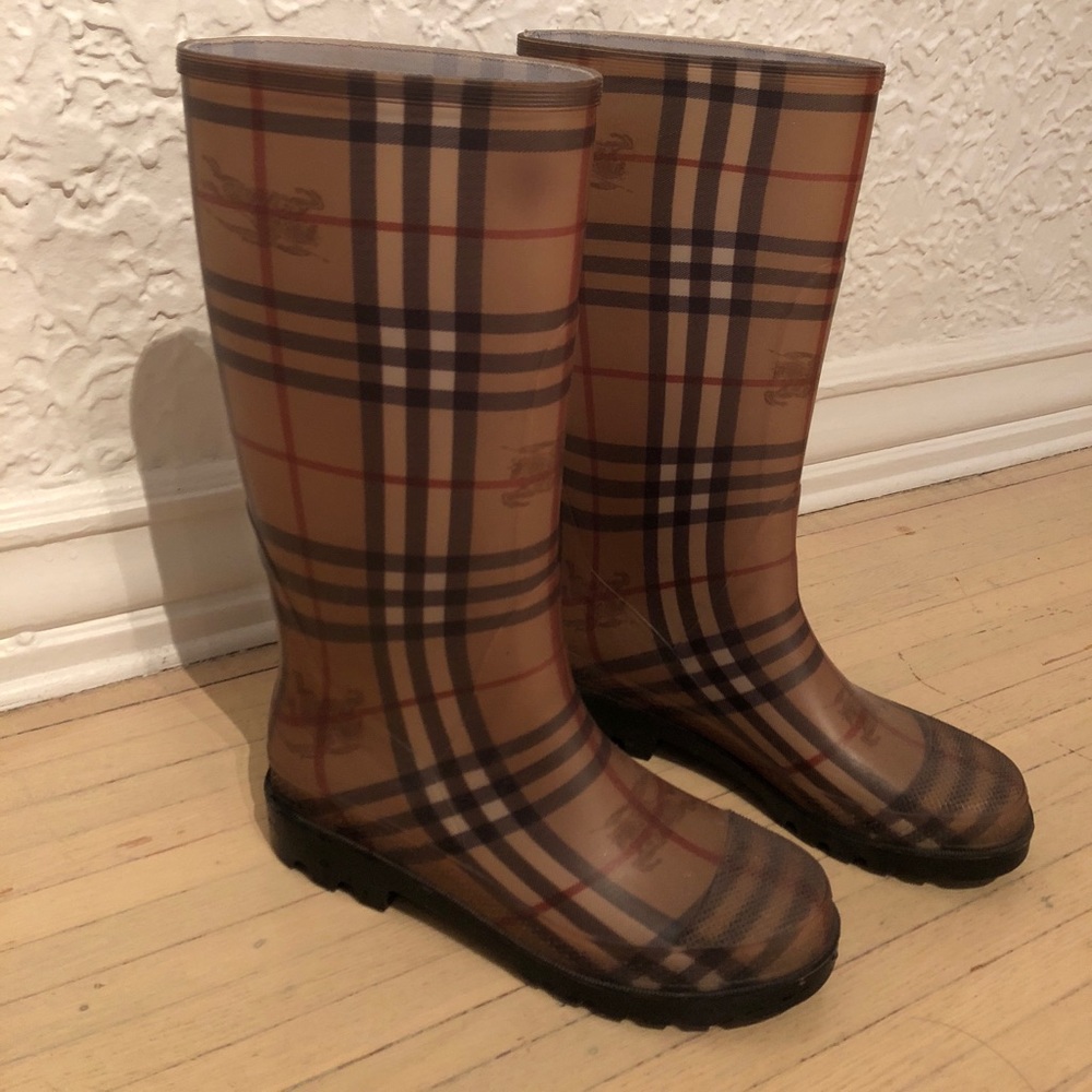 Authentic Burberry Rain Boots (size 7.5/38)