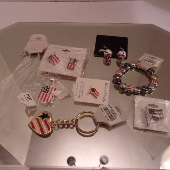 NWT AMERICAN FLAG BRACELET EARRINGS KEYCHAIN & BRO - Picture 1 of 5