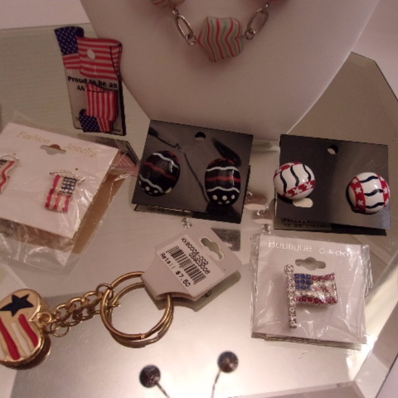 NWT AMERICAN FLAG EARRINGS PENDANT NECKLACE KEYCHA - Picture 4 of 8