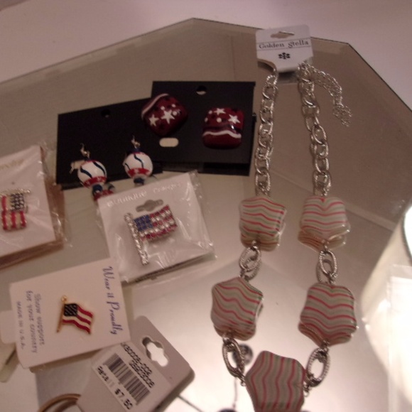 NWT AMERICAN FLAG EARRINGS PENDANT NECKLACE KEYCHA - Picture 6 of 8