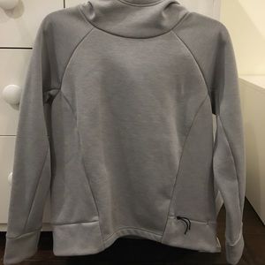 ZELLA thick running sweatshirt.