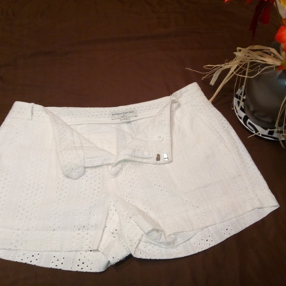Banana Republic Ryan-Fit stylish white shorts