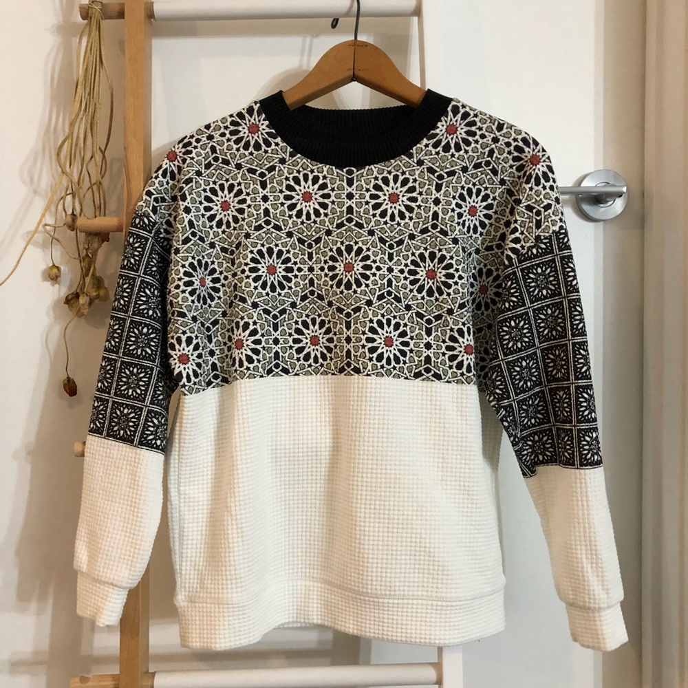 Zara Patterned Crewneck Sweater size S