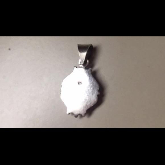 Mother of Pearl Cameo Pendant - Picture 2 of 4