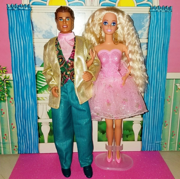 locket surprise barbie