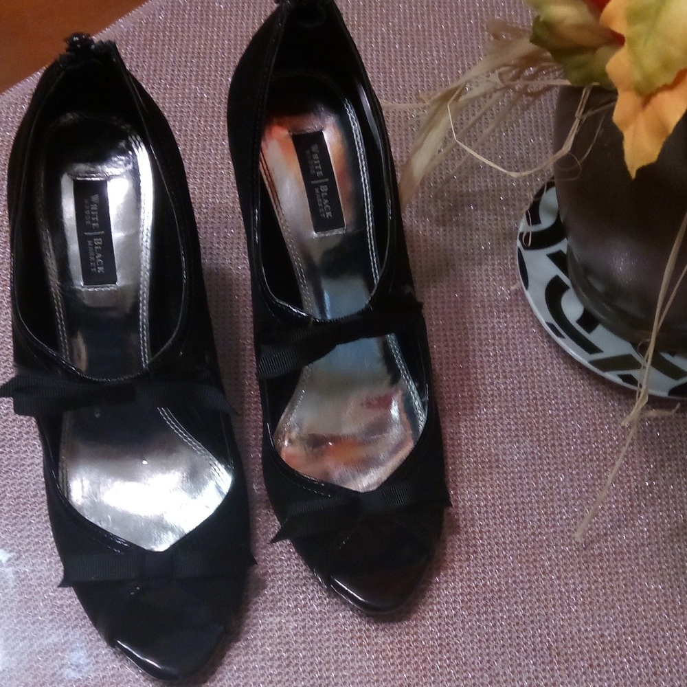 White House Black Market black leather shoes
