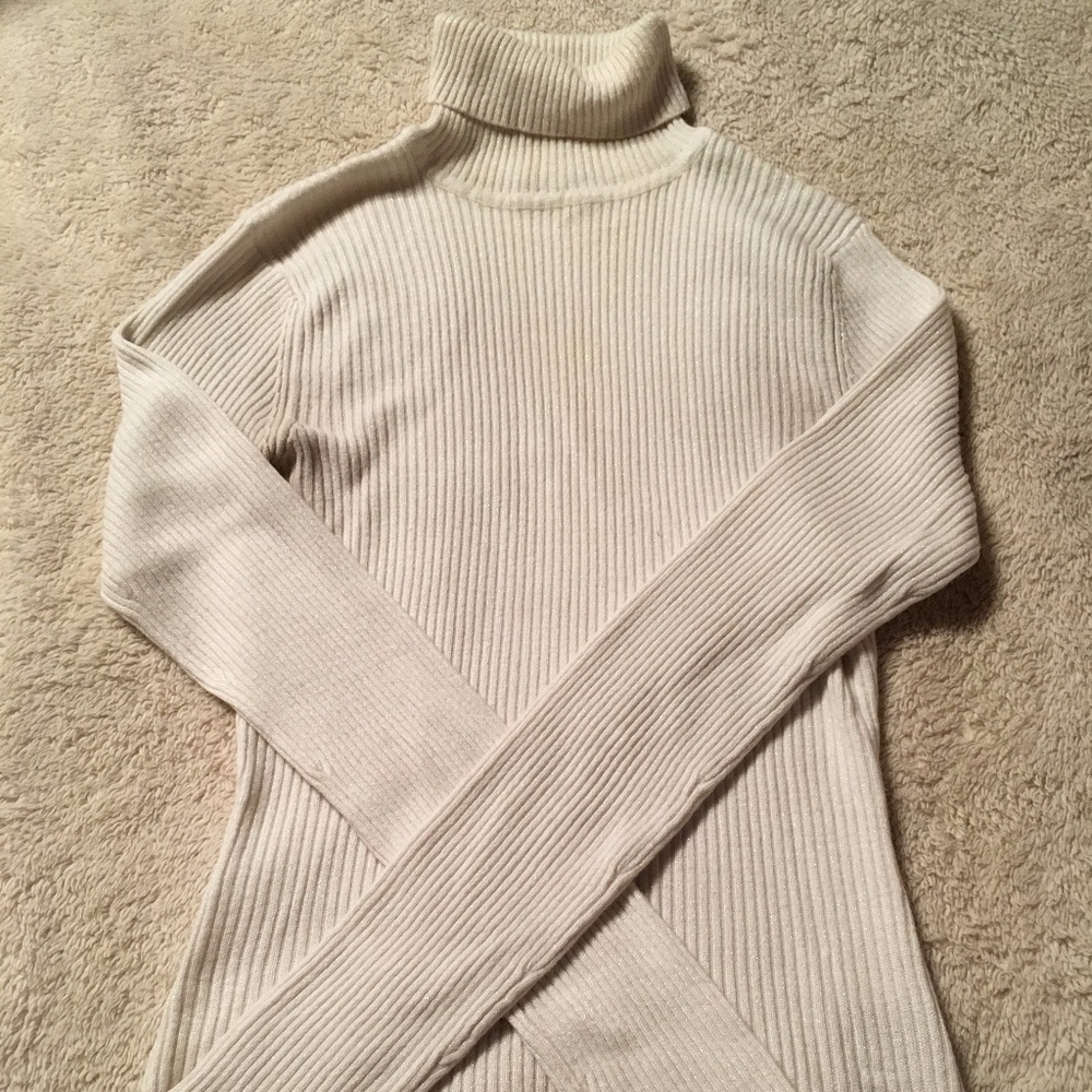 💐Sale! Metro 7 White Sparkly Turtleneck M