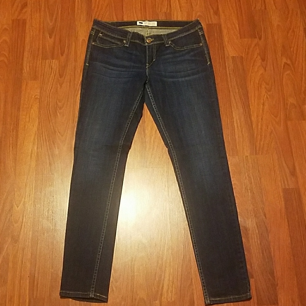 Levi's Demi Curve