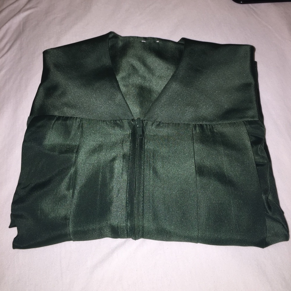Graduating gown