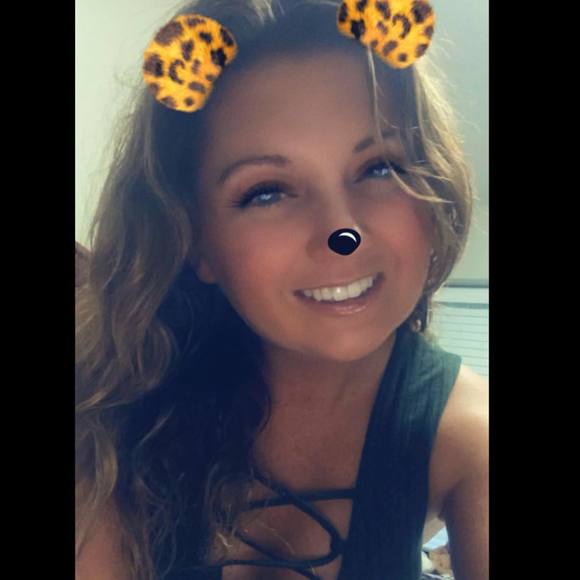 Meet your Posher, Tori - Picture 1 of 1