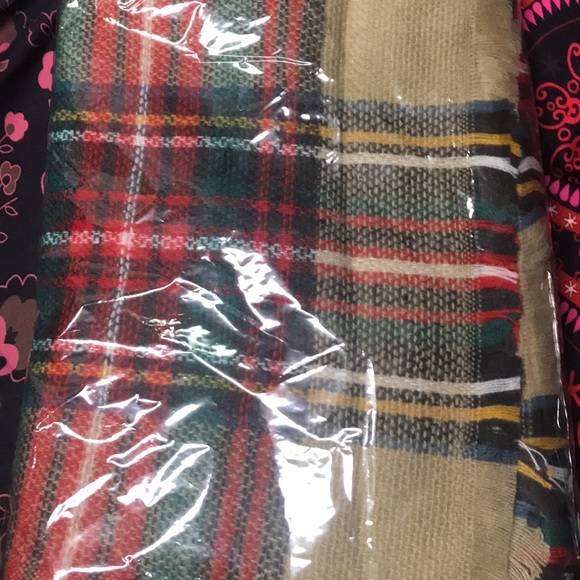 LOWEST blanket scarf - Picture 3 of 4