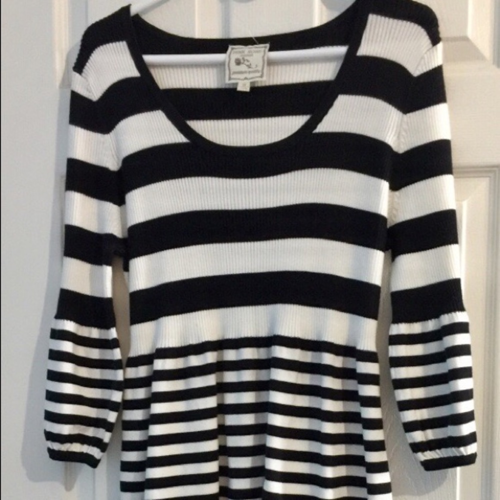 Black and White striped Sweater Dreas