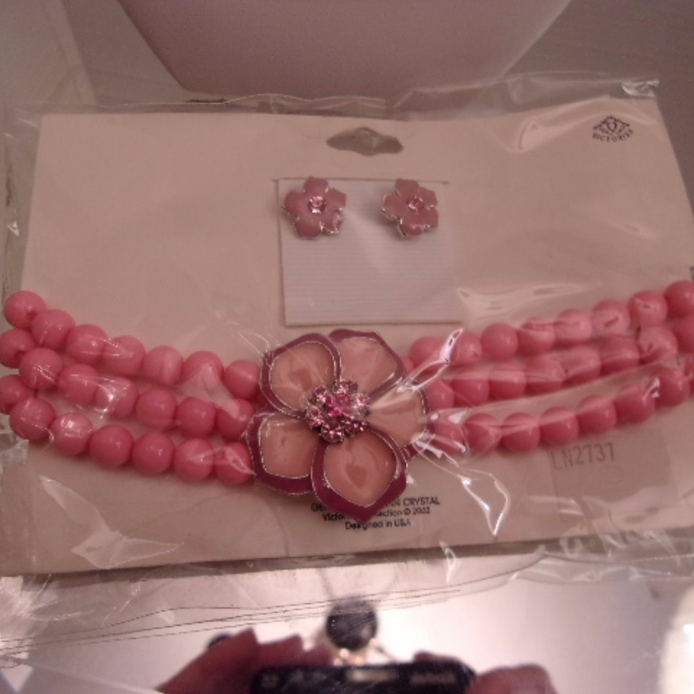 NWT VICTORIAN COLLECTION AUSTRIAN CRYSTAL NECKLACE