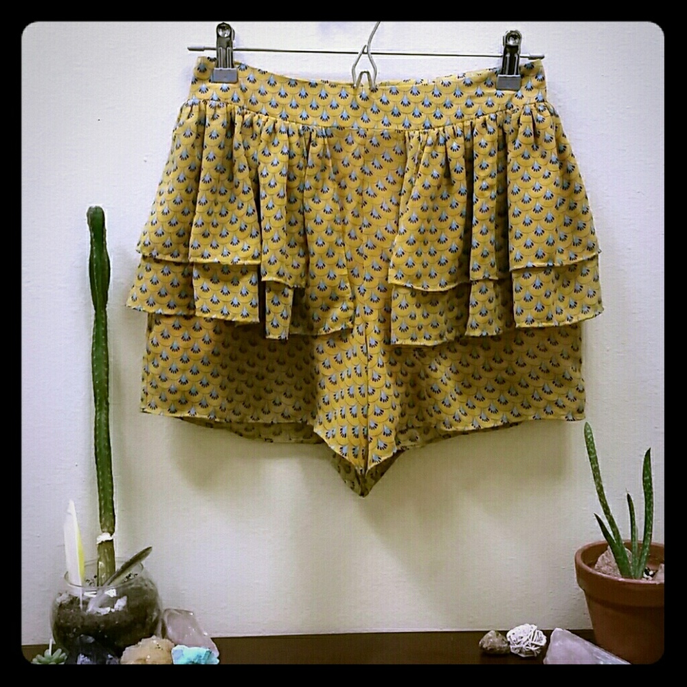Very J Yellow Ruffle Shorts Yellow Small