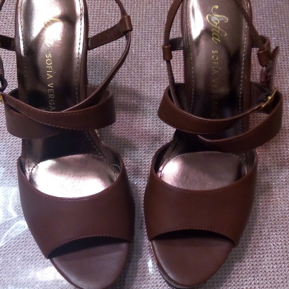 Sofia Vergara brown/snake skin shoes