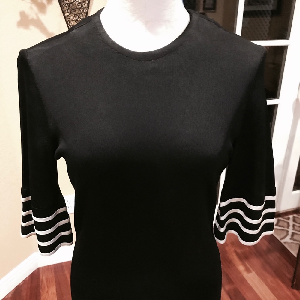 Fun vintage 60s Black and cream satin vintage dress. ❤️