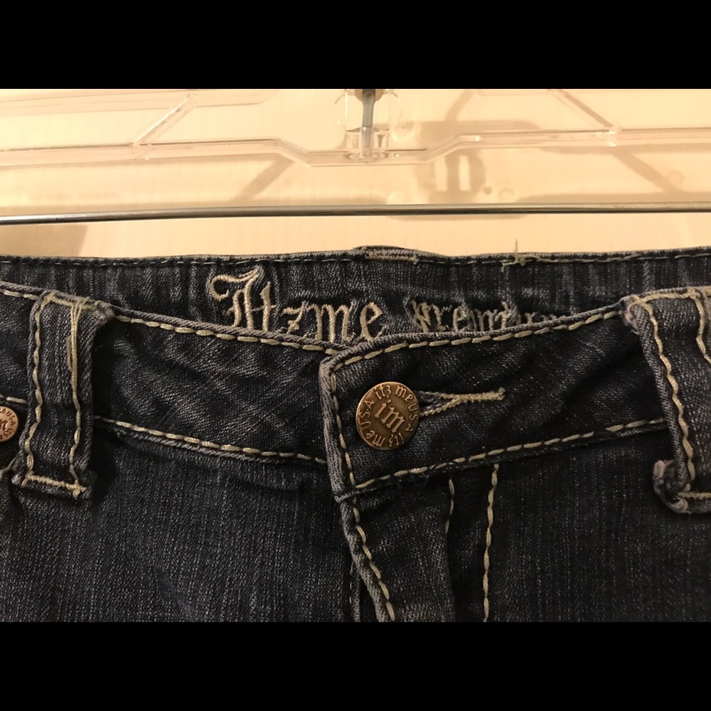 Itz Me usa jeans