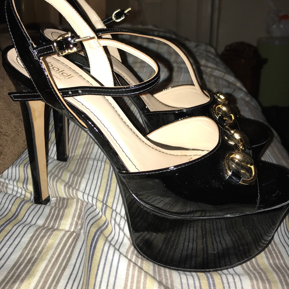 Beautiful heels!!