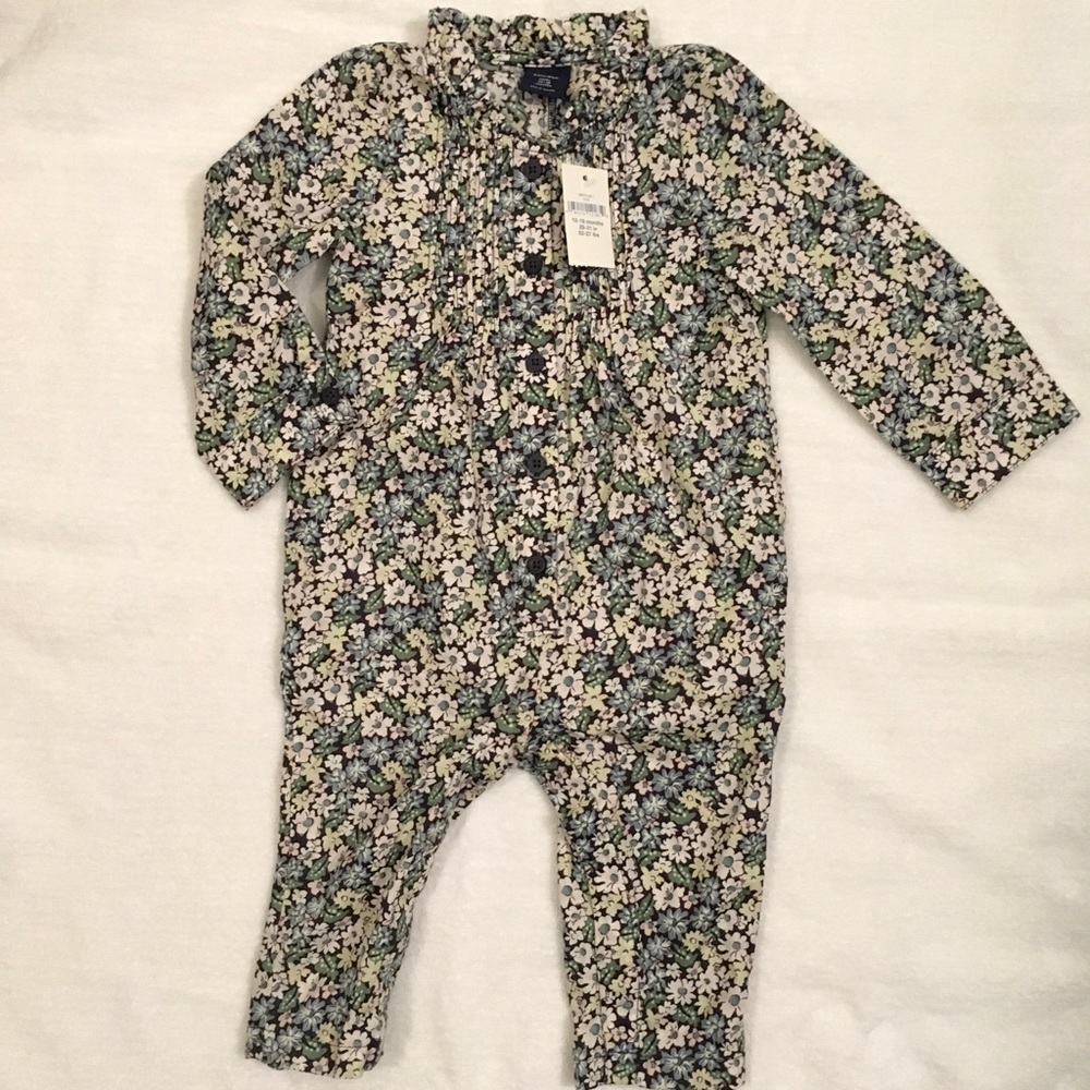 New with tag GAP Baby Girl Floral One Pieces, 18m