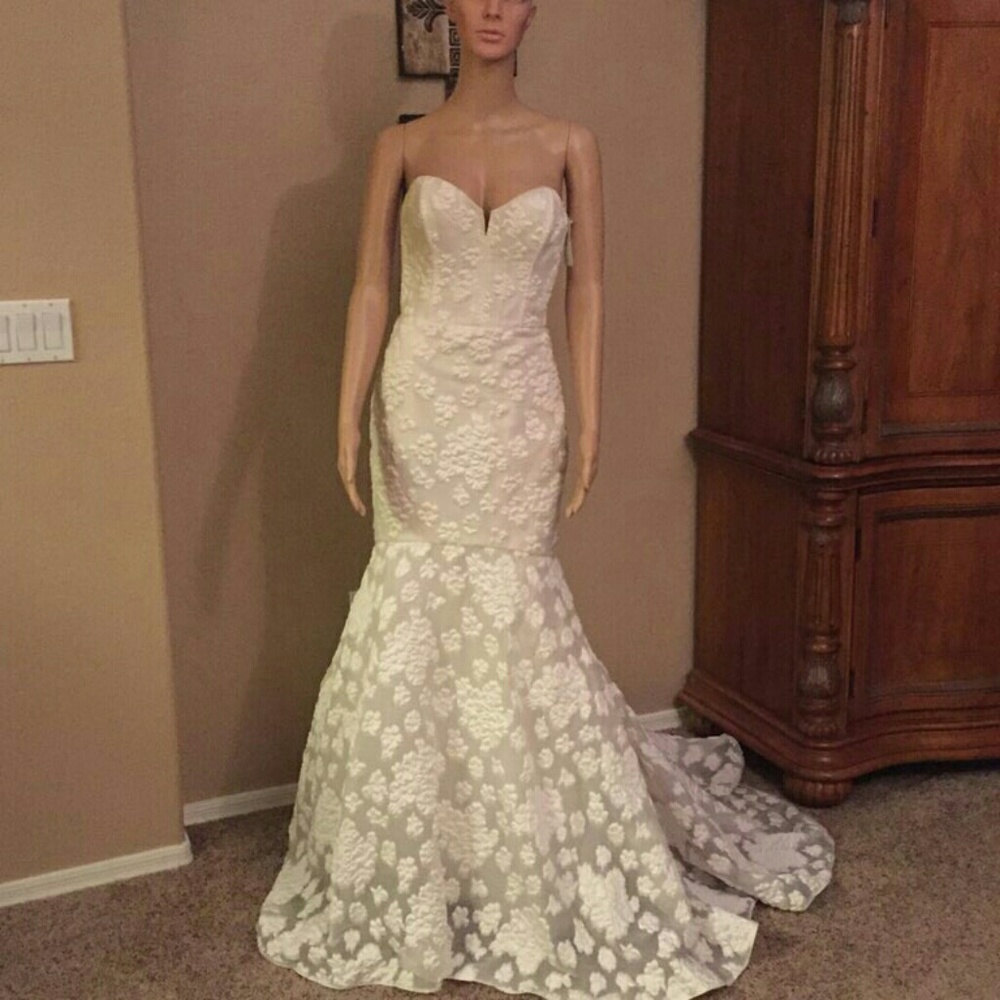 💕🚫SOLD🚫Amsale Aida Wedding Dress - Picture 4 of 8