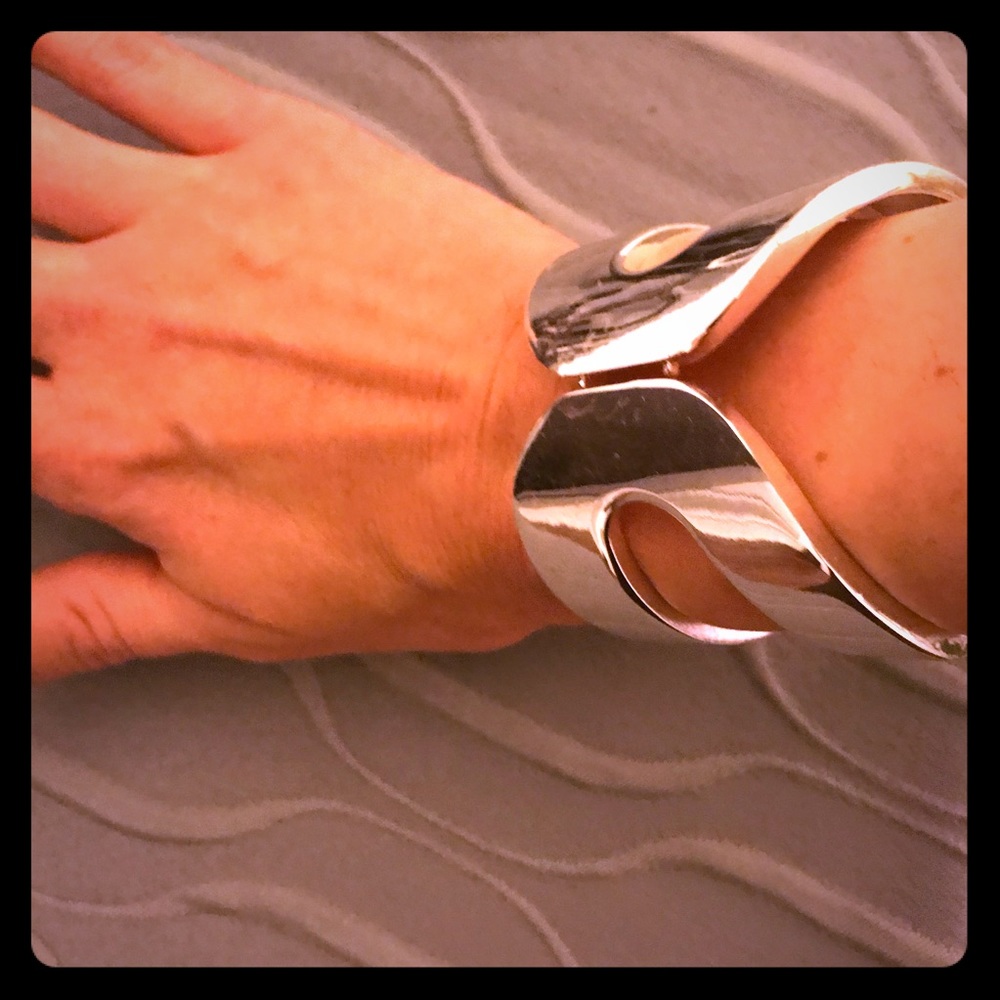Silver fashion cuff