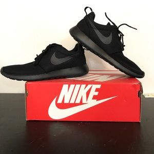 Nike Roshe All Black, Size 9
