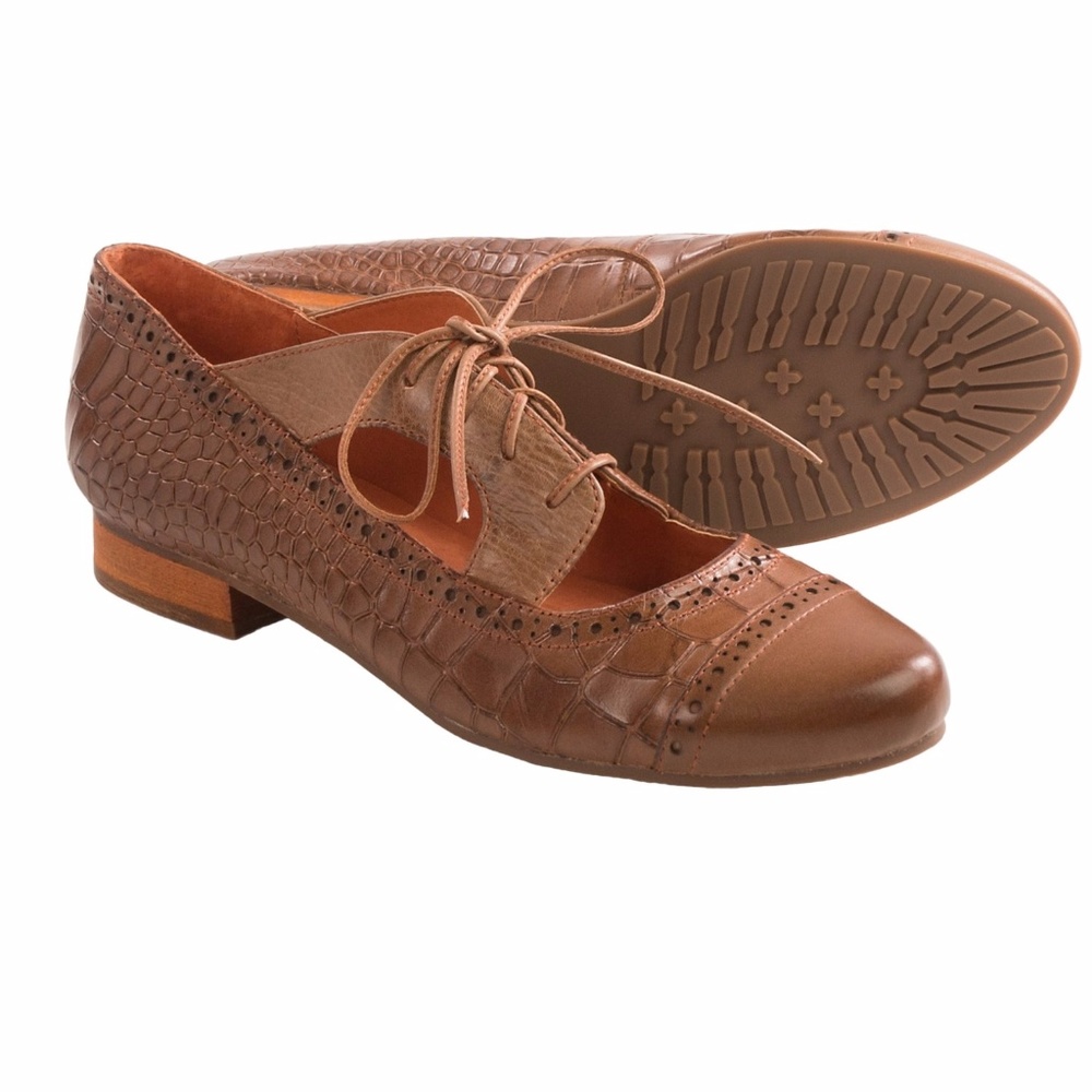 NWOT Latigo Fawn Leather Oxford Shoes, Size 6.5