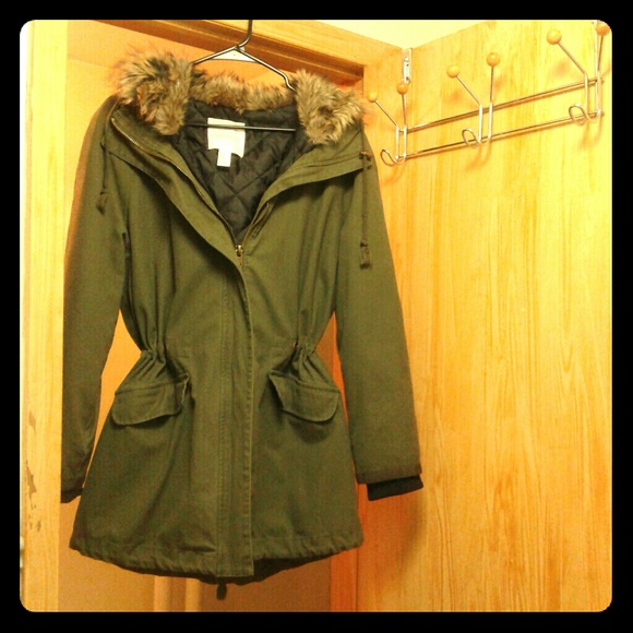 Forever 21 Jackets & Blazers - Forever21 Olive Parka (M)