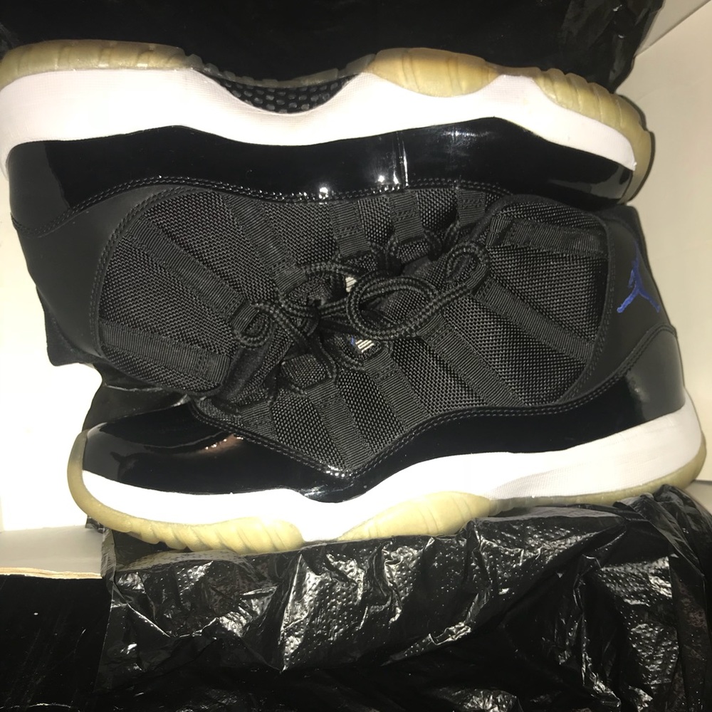 09 dead-stock space jam Jordan’s - Picture 4 of 8