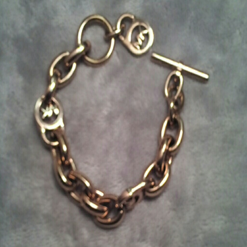 Michael Kors Toggle bracelet 10% off