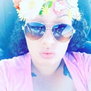 Meet your Posher, Emmi