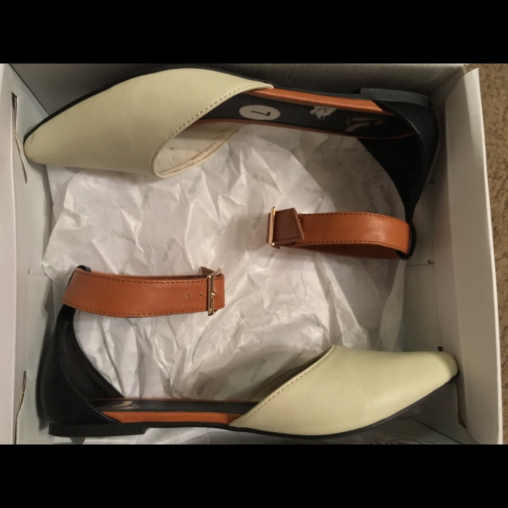 Flats with ankle strap