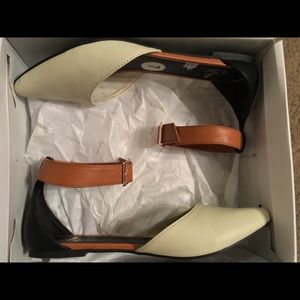 Flats with ankle strap