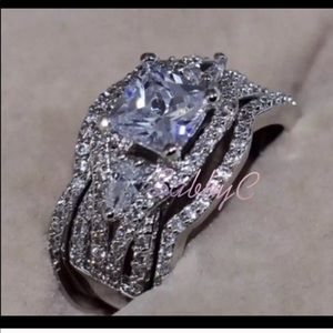 New 18 k White Gold Wedding Ring Set