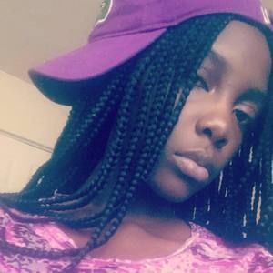 Meet your Posher, Dee