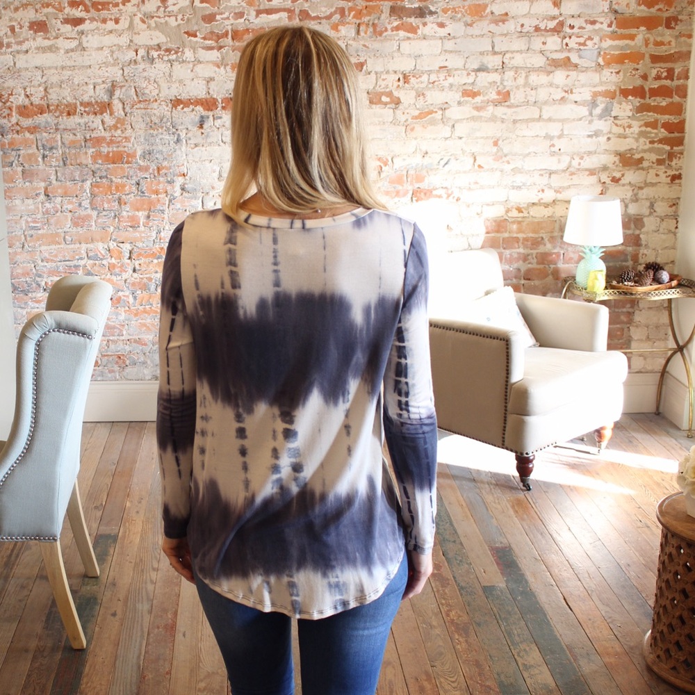 ✨LAST ONE✨Navy and white tie dye front knot  top - Picture 4 of 5