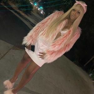 Meet your Posher, Bee