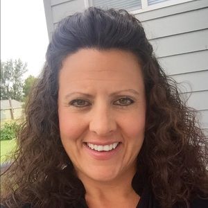 Meet your Posher, Lorie