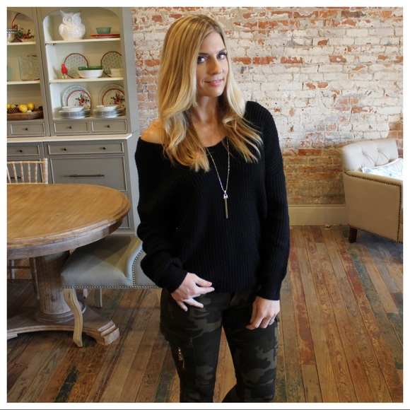 ✨LAST ONE✨Black twist back cable knit sweater - Picture 4 of 4