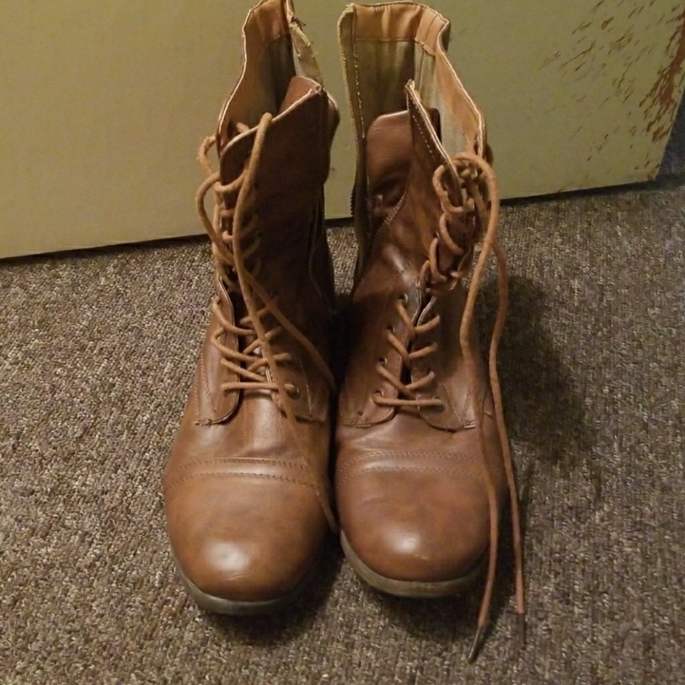 Combat boots
