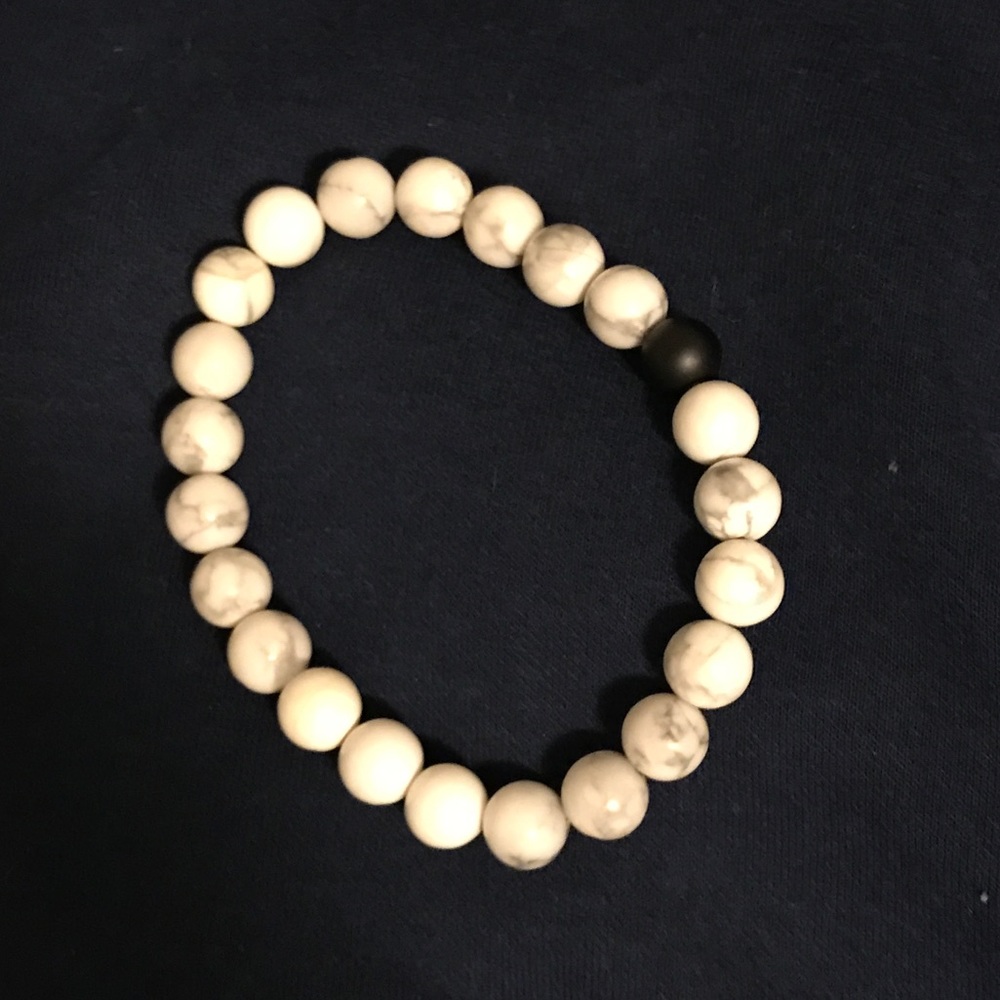White marbled bead bracelet