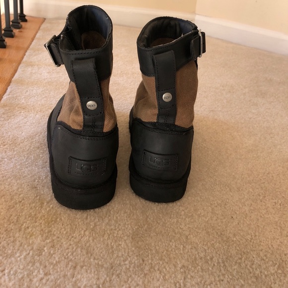 Kids Uggs Boots - Picture 1 of 4