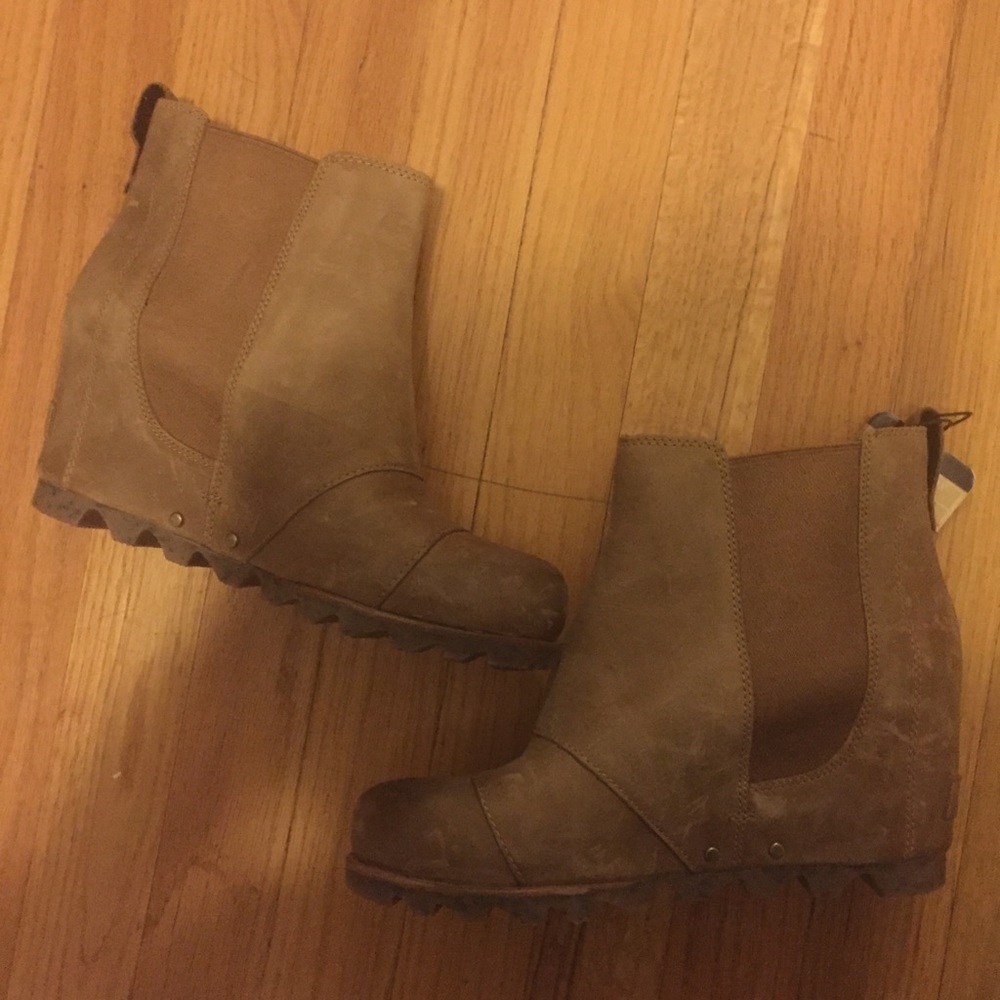 Waterproof Sorel Lea Wedge 7.5 camel color