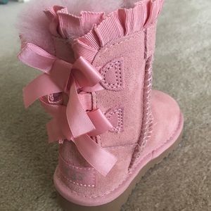 UGGS 6 little girl/toddler bowback ruffle PINK