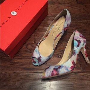 Floral fabric peep toe heels 8.5 M