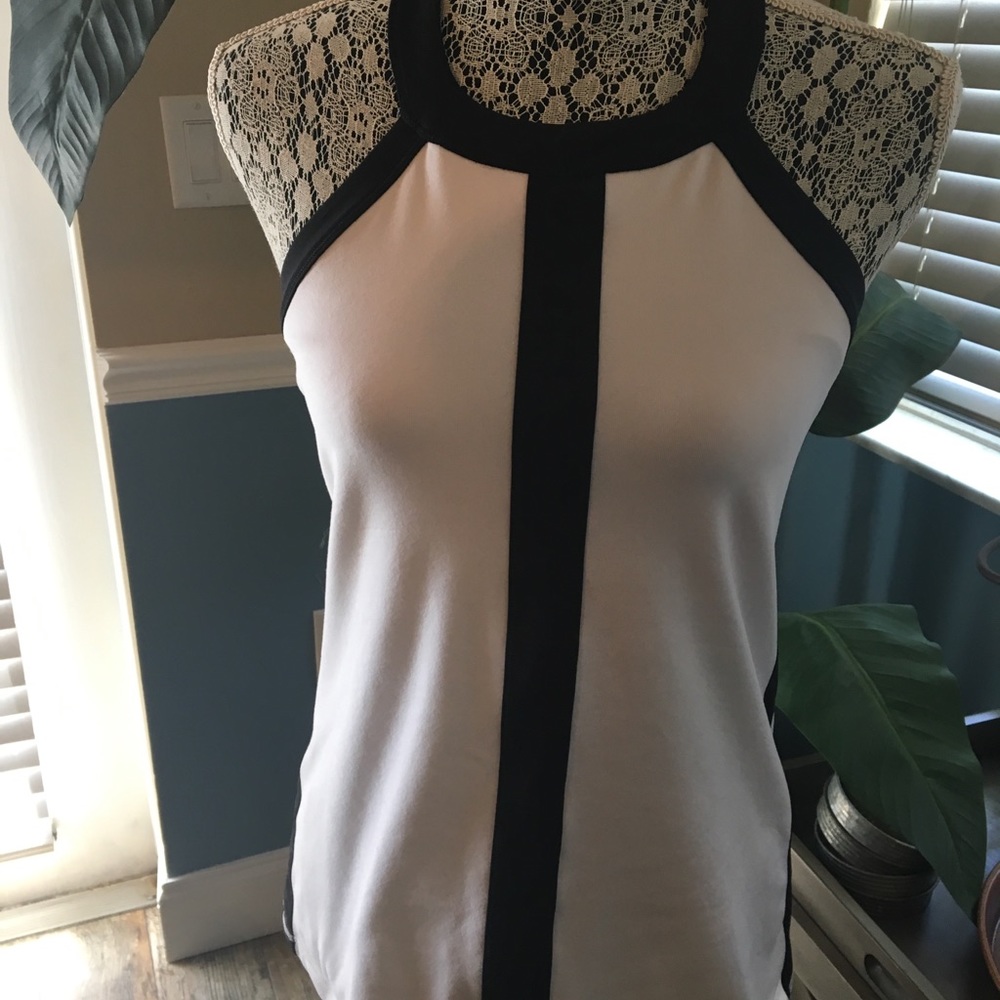 Lulu lemon white top size 4/6.