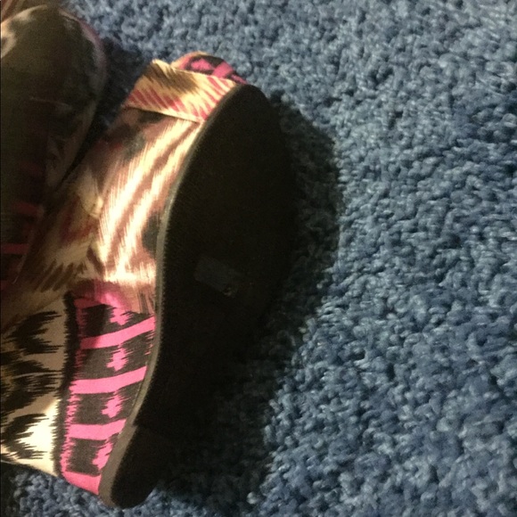 Tribal Print Wedge Heels - Picture 5 of 6