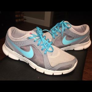 Women’s Nike Tennis Shoes
