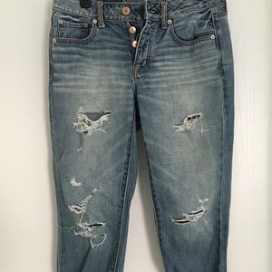 American Eagle Distressed Boy Crop Jeans
