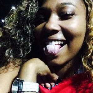 Meet your Posher, Donielle